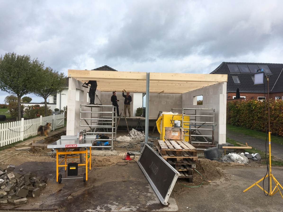 Tilbygning til hus